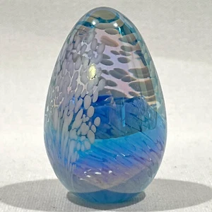 "Pisapapeles soplado Ges Glass Eye Studio Art Egg 2-1/2"" azul y blanco 1991 firmado" - Imagen 1 de 7