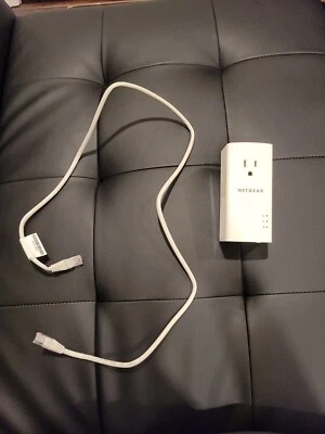 Netgear PLP1200-100PAS Powerline 1200 and Extra Outlet with Lan cables - Image 1 of 4