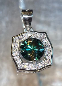 925 Sterling Silver 1.2ct Dark Green Teal Rainbow Mystic Moissanite Pendant Cert - Picture 1 of 15