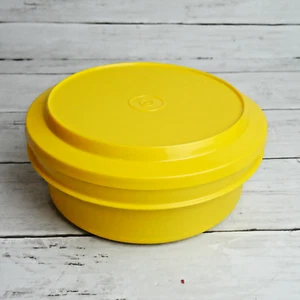 Vintage Tupperware #1253 Yellow Seal N Serve Ciotola Contenitore con Coperchio Giallo - Foto 1 di 10
