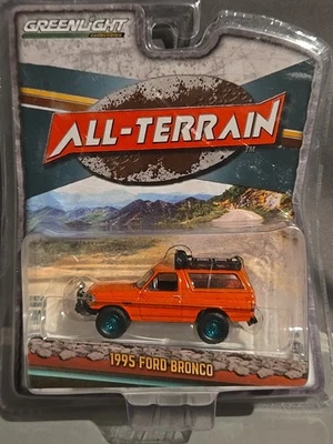 Ford Bronco 1995 Greenlight Chase Green Machine escala 1:64 diecast Foto 1 de 4