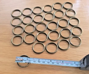 24 Metall O Ringe 3 cm Durchmesser Gardinenringe goldfarben Basteln Nähen sehr guter Zustand - Bild 1 von 4