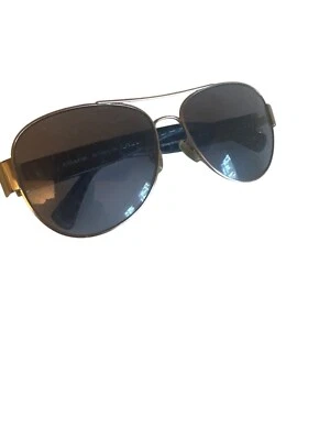 Gafas de sol Coach negras y doradas con detalle de carro y lentes teñidas de azul Foto 1 de 4