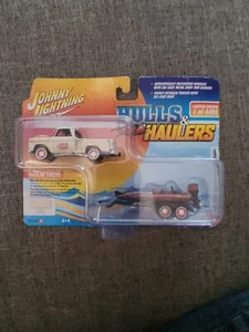 1/64 JOHNNY LIGHTNING CAPT. HOOK 1965 CHEVROLET STEPSIDE & FISHING BOAT &TRAILER - Picture 1 of 4