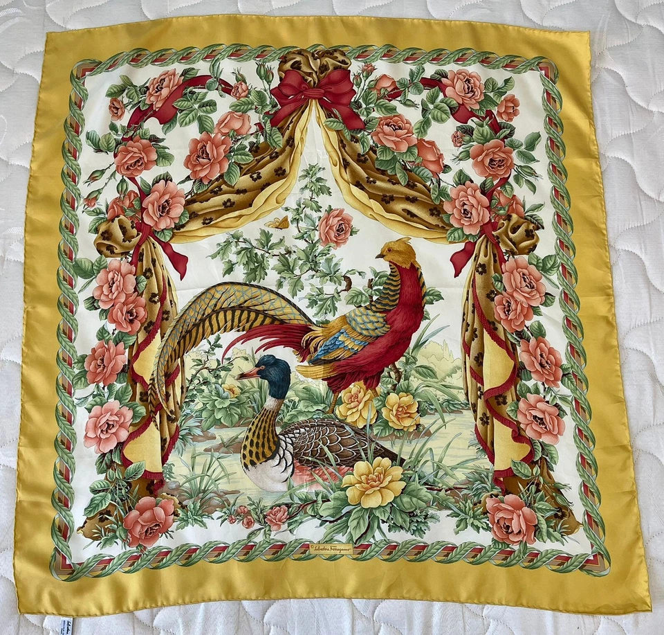 S4# Salvatore Ferragamo Floral Amarillo Seda Bufanda Cuadrada 34 pulgadas Hecho en Italia  Foto 1 de 4