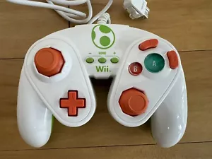 Wii U Fight Pad Yoshi Controller Wired, Barely Used - Picture 1 of 5