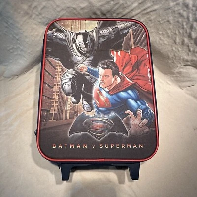 BATMAN v. SUPERMAN EQUIPAJE RODANTE con mango retráctil (16" x 12" x 6") Foto 1 de 4