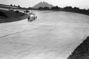 Bobby Kohlrausch, MG R, chases after other cars 1936 Motor Racing 4x6 Photo - Picture 1 of 1