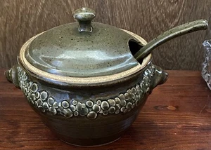 DK GREEN STONEWARE SOUP TUREEN / BEAN POT WITH LADLE FLORAL PATTERN - HEAVY - Picture 1 of 8