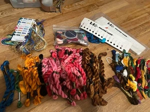 LOT 100 SKEINS EMBROIDERY FLOSS THREAD Various Colors Vintage And New + Extras - Picture 1 of 9