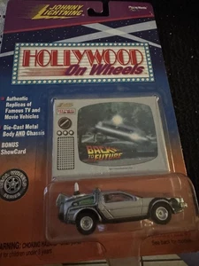 Johnny Lightning 1/64 Hollywood on Wheels Back to the Future DeLorean with Card - Picture 1 of 3