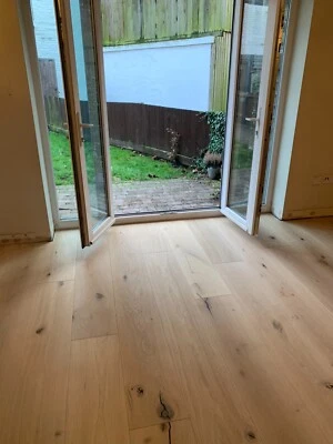 Suelo de ingeniería de roble lacado invisible cepillado muestra EO1516C Foto 1 de 4