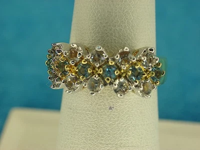 SPARKLING GOLD TONE FASHION RING WITH CLEAR & BLUE STONES - SIZE 6 3/4 - Image 1 of 4
