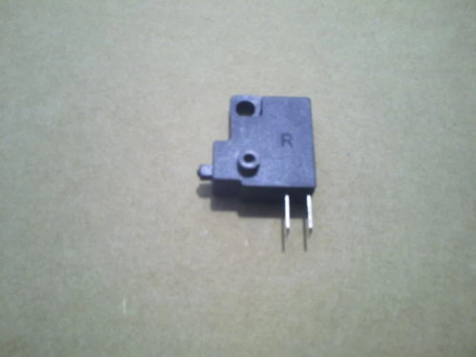 INTERRUPTOR LUZ FRENO DELANTERO HONDA CB1100,GL1100,VF700,VT600,CB750 NUEVO   Foto 1 de 1