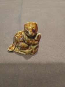 1985-1996 Series 2 ANIMALS Wade Whimsie Red Rose Tea Figurine-BEAVER - Picture 1 of 1