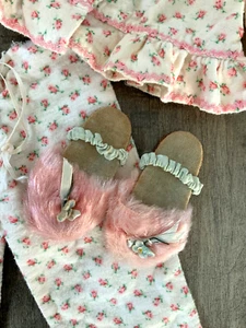 (4) pc Vintage Mattel CHATTY CATHY Pink Pajama’s Outfit Fuzzy Slippers - TLC - Imagen 1 de 9