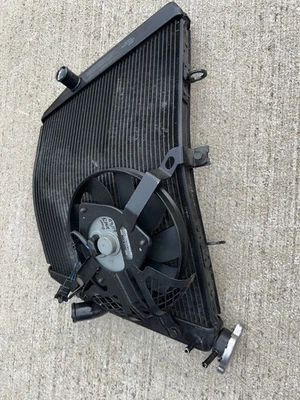 2009-2016 铃木 GSXR 1000 gsxr1000 gixxer 发动机电机冷却液 散热器 风扇盖 — 第 1/4 张图片