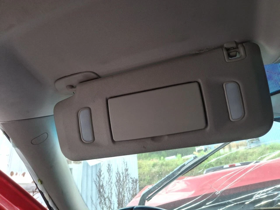 GMC Sierra 1500 2011 conductor parasol izquierdo gris iluminado usado 157 k millas Foto 1 de 1