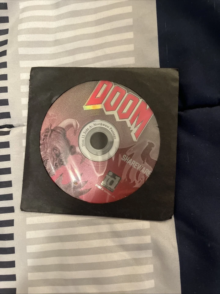 Dragon Naturally Speaking 5 Preferred UPGRADE Original CD W/ CD Key/Serial Num - Image 1 of 1