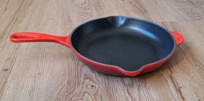 Le Creuset France Cast Iron Enamel #23 Double Spout Frying Pan Skillet Red 9" - Image 1 of 4