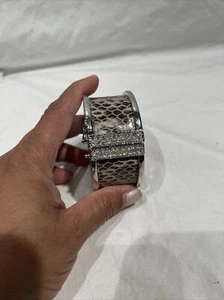 Ann Taylor Gray Snakeskin Silvertone Wide Hinged Diva Bangle Bracelet Sz Small - Picture 1 of 7