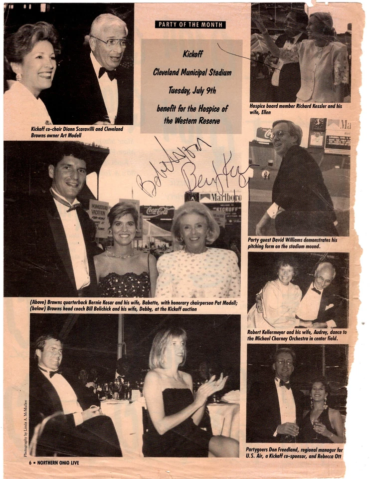 Página de revista firmada por Bernie Kosar & Wife / fútbol americano autografiado de la NFL Foto 1 de 1