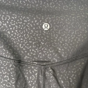 Leggings Lululemon taglia 8 stampa leopardata allineamento HR 28" nuovi con etichette - Foto 1 di 8