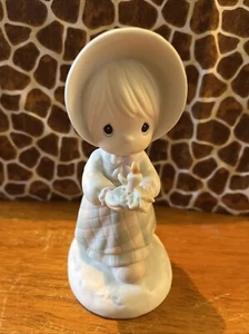 Figurina Momenti Preziosi "1988" Ragazza di dicembre che tiene una candela (110116) - Foto 1 di 6