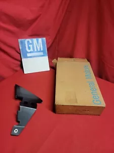NOS GM 82-87 CAMARO FIREBIRD FRONT DOOR WINDOW FILLER RH 20421898 - Picture 1 of 4