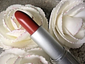 BIGUINE ROUGE A LEVRES SATIN SATIN 117 TERRE BRULEE SANS PARABEN VALEUR 12 EUROS - Picture 1 of 1