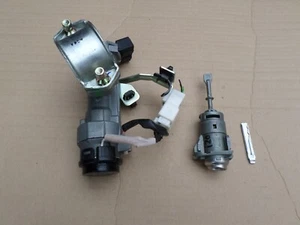 GENUINE 2011-2015 HYUNDAI i20 IGNITION BARREL WITH DOOR BARREL LOCK KEY BLADE - Picture 1 of 3