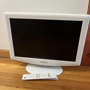 Samsung 19" TV Gaming Television White Tv Monitor HDMI LN-T1954H With Remote - Picture 1 of 8