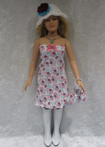 Hecho a medida Figura Completa EMME #01 Hecho a Mano Vestido, Sombrero, Cartera, Collar y Pendientes - Imagen 1 de 3