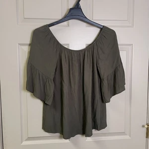 Blusa Santuary para mujer talla grande verde oliva mangas acampanadas 3/4 - Imagen 1 de 4