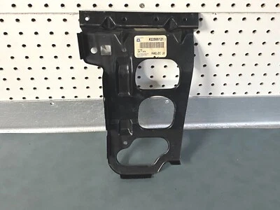 Soporte radiador delantero GM OEM NOS 22566121 LH Chevrolet Cavalier 1982-1994 Foto 1 de 3