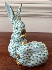 Rare Herend - Bunny Rabbit Pair -  Green Fishnet 24kt Gold - Picture 1 of 6