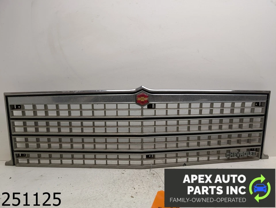 OEM 1979 Chevrolet El Camino 3.9L Header Panel Front Nose Grill Housing Foto 1 de 4