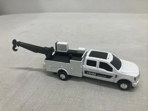 1/64 ERTL Ford Farm Service Truck, 46955 White Free Shipping - Picture 1 of 8