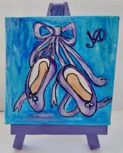 Acryl Gemälde auf 4"x4" Leinwand mit Staffelei namens Lavendel Spitze Hausschuhe - Bild 1 von 2