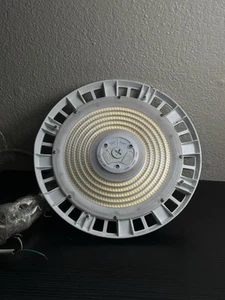LEDVANCE Beleuchtung - Modell #UFOHIBA3A/S150UNVD8SC7/WH - 150Watt High Low Bay LED - Bild 1 von 4