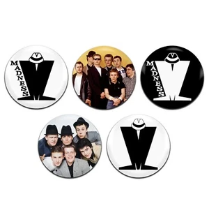 5x Madness Band Ska Dos Tonos Nueva Onda Pop 25mm/1 Pulgada D Pin Botón Insignias - Imagen 1 de 1