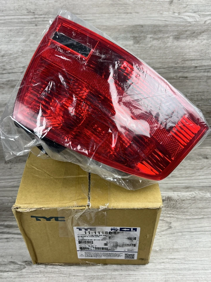Задний фонарь в сборе обычный TYC 11-11186-90 новый в открытой коробке 05-08 Audi A4 седан - Изображение 1 из 4