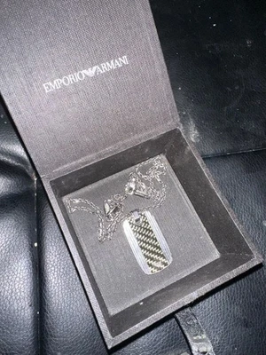 Etiqueta de perro de fibra de carbono Emporio Armani Foto 1 de 3