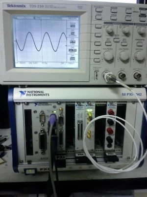 Fuente de frecuencia National Instruments PXI-5404 PROBADA ¡BUENA! Generador Sig 100MHz Foto 1 de 4