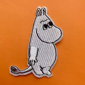 RETRO MOOMINTROLL MOOMIN PERSONAGGIO RICAMATO APPLIQUE TOPPA CUCIRE FERRO SU - Foto 1 di 1