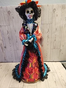 NUOVO Halloween Teschio di Zucchero Catrina Statuina Dia Muertos Giorno dei Morti DECORAZIONE - Foto 1 di 7