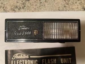 2 flash , uno Toshiba Custom e l'altro Toshiba Royal - Foto 1 di 9