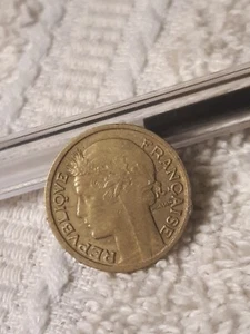 Small French Bronze 50 Centimes ~ 1941 Vintage Coin Of France,Heavily Circulated - Picture 1 of 14