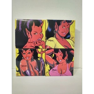 Rarissimo set completo di 4 ragazze Coop Devil FIRMATE Barsom nuove mai aperte - Foto 1 di 24