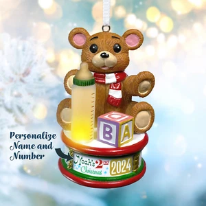 Adorable Personalized Baby's Christmas Tree Ornament w/ Flickering Light 2024 - Bild 1 von 6